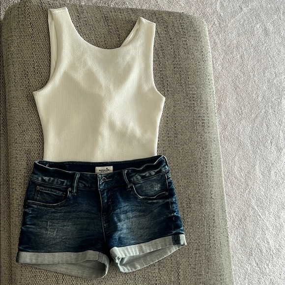 Dynamite Twist Back Top - Picture 3 of 3